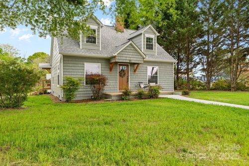 56 Linneys Mountain Rd, Taylorsville, NC, 28681-2565 | Card Image