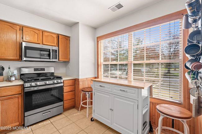 1-7 - 107 Wellington Ct, Condo with 2 bedrooms, 2 bathrooms and 1 parking in Manalapan NJ | Image 6