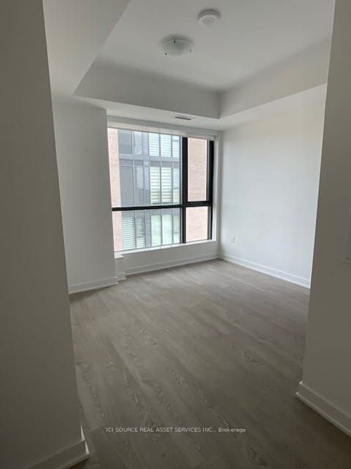 411-120 Eagle Rock Way, Maple, ON, L6A5C2 | Card Image