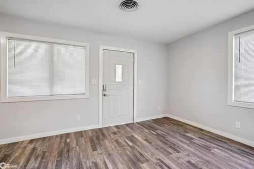9 1st St, Collins, IA, 50055-1007 | Card Image