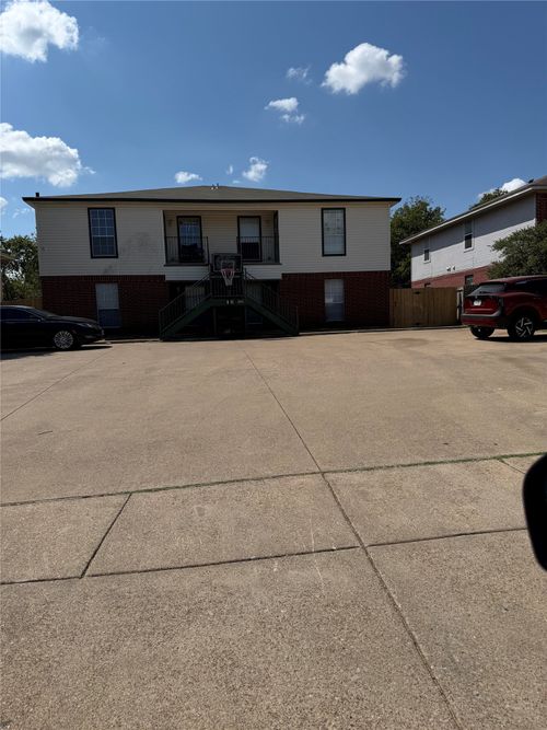 613 Race St, Crowley, TX, 76036-2369 | Card Image