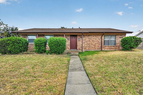 305 Cliff Dr, Garland, TX, 75042-6720 | Card Image