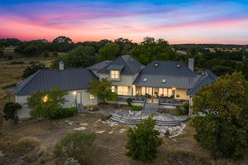 101 N Crestline, Kerrville, TX, 78028-8801 | Card Image