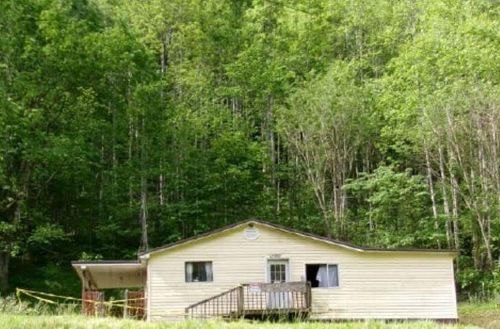 711 Frog Pond Rd, Inez, KY, 41224-9064 | Card Image