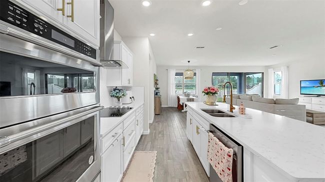 10842 Rolling Moss Rd, House other with 4 bedrooms, 2 bathrooms and null parking in TAMPA FL | Image 10