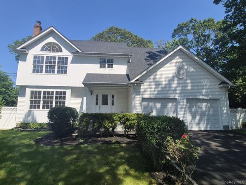 89 Railroad Ave, Center Moriches, NY, 11934-2408 | Card Image