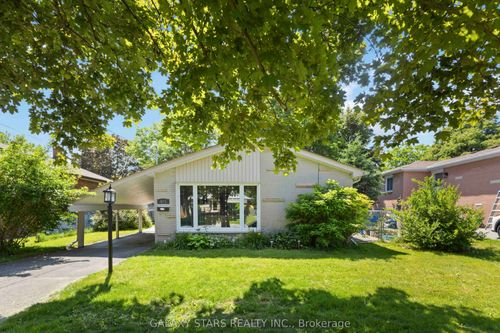 673 Lansdowne Dr, Oshawa, ON, L1G1W5 | Card Image