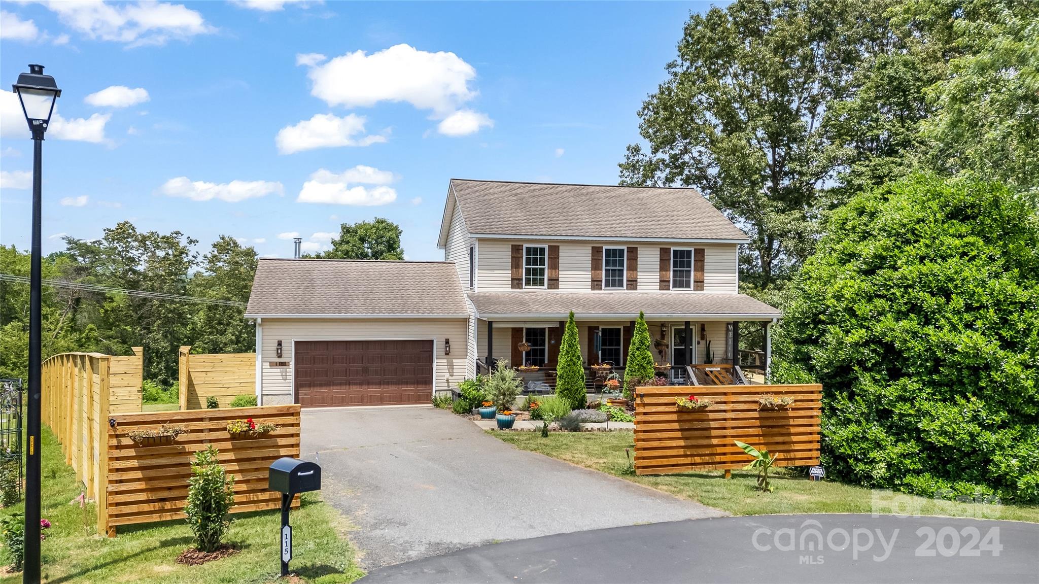 Knollway Ct, Asheville, NC 28806