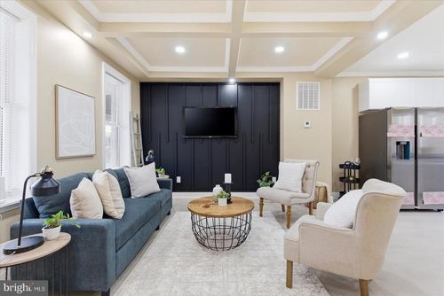 2032 Ruxton Ave, BALTIMORE, MD, 21216-3215 | Card Image