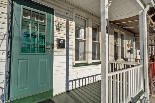 19 Railroad Ave, Phillipsburg, NJ, 08865-3211 | Card Image