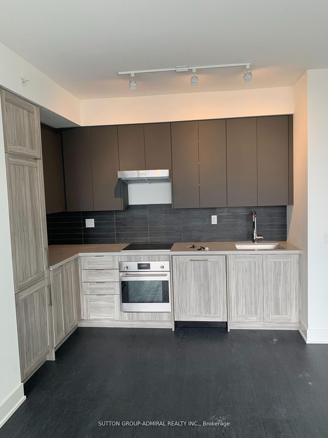 1103 - 2908 Highway 7, Condo with 2 bedrooms, 2 bathrooms and 1 parking in Vaughan ON | Image 9