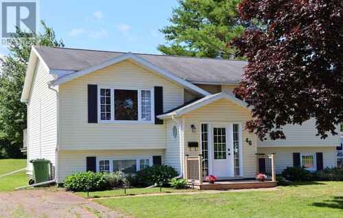 46 Northridge Pky, House with 4 bedrooms, 2 bathrooms and null parking in Charlottetown PE | Card Image