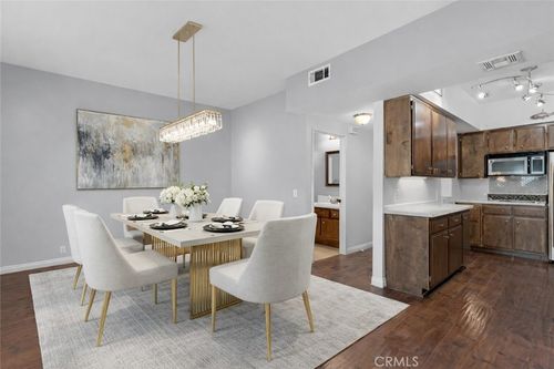 unit-13-6323 Reseda Blvd, Tarzana, CA, 91335-6980 | Card Image