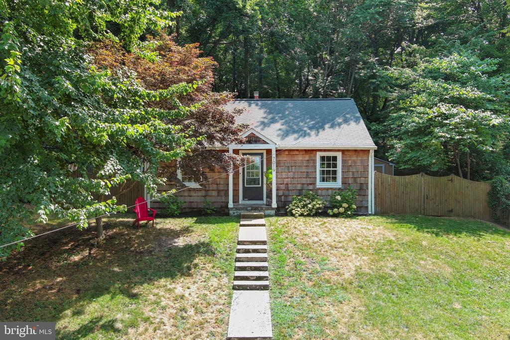 Grove Rd, Alexandria, VA 22306