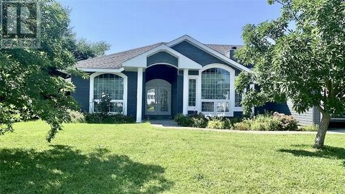33 Colonial Ave, Stephenville, NL, A2N1Y7 | Card Image