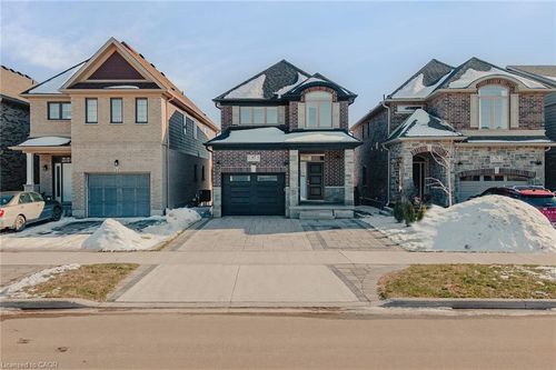 47 Pondcliffe Dr, Kitchener, ON, N2R0M3 | Card Image
