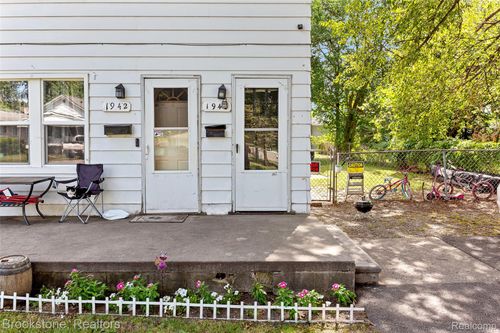 1940 Pearl Ave, Warren, MI, 48091-2133 | Card Image