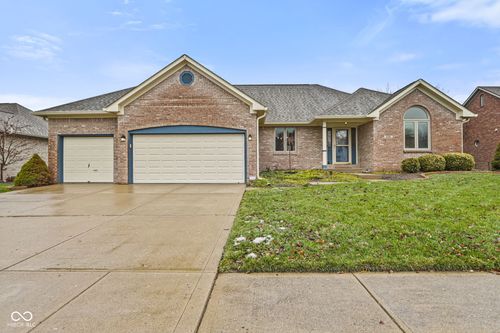 5260 Heritage Ln, Greenwood, IN, 46142-8600 | Card Image
