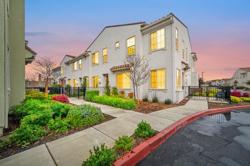 58104-5301 E Commerce Way, Sacramento, CA, 95835 | Card Image