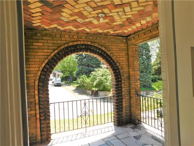 Take in the artistry of the brickwork. | Image 36