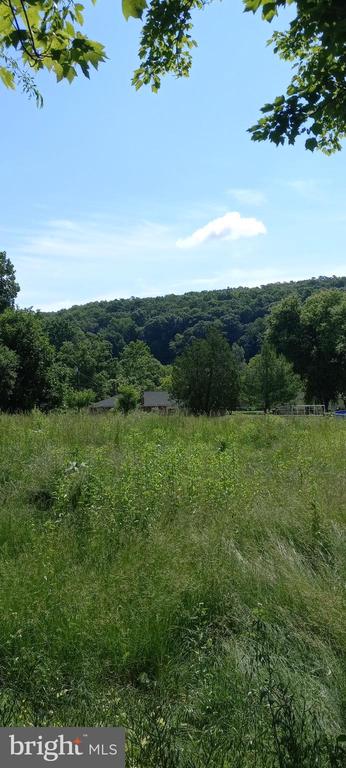 Edwards St, Everett, PA 15537