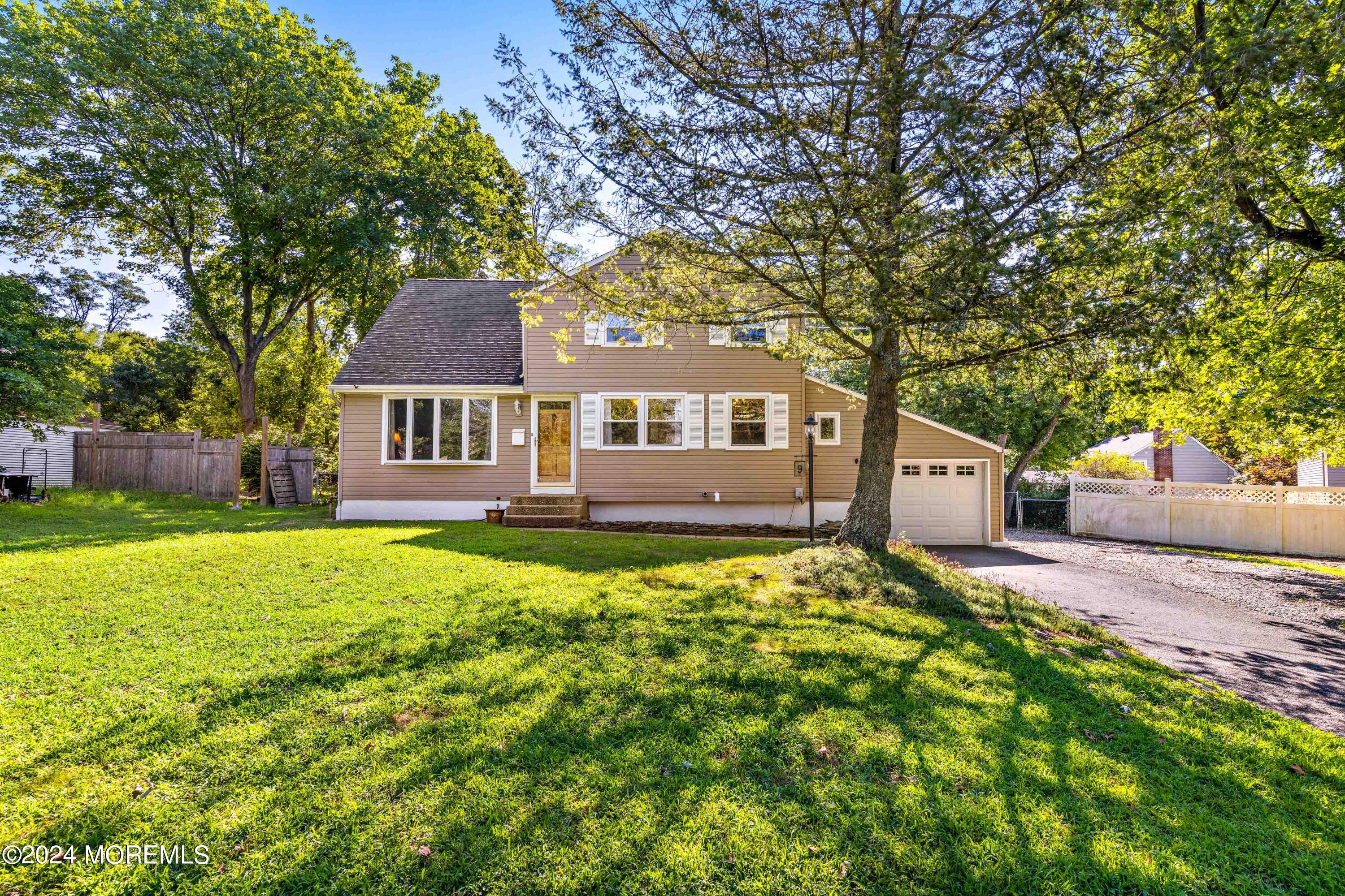 Collinson Dr, Middletown, NJ 07748