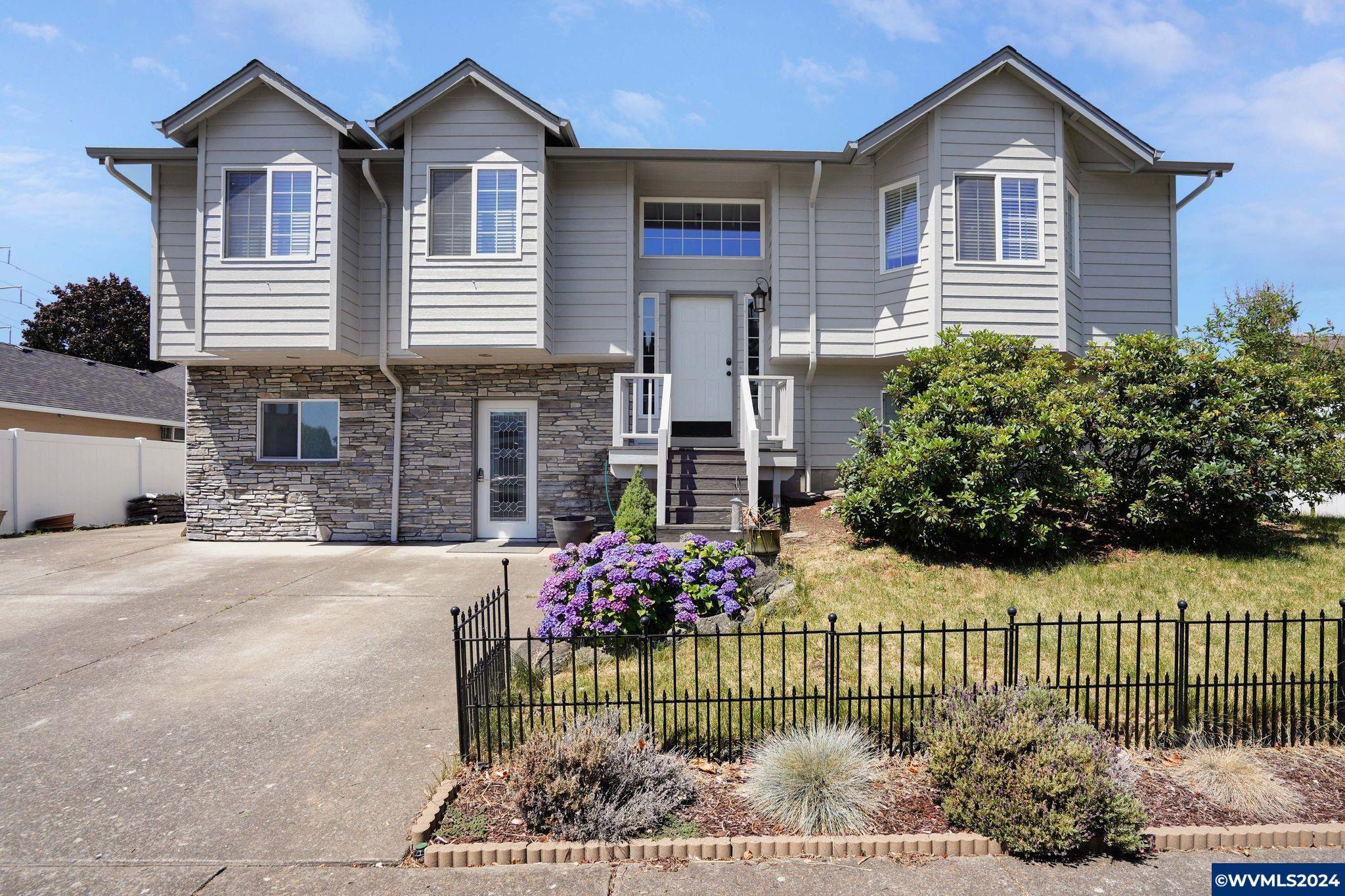 Koufax Ln, Keizer, OR 97303