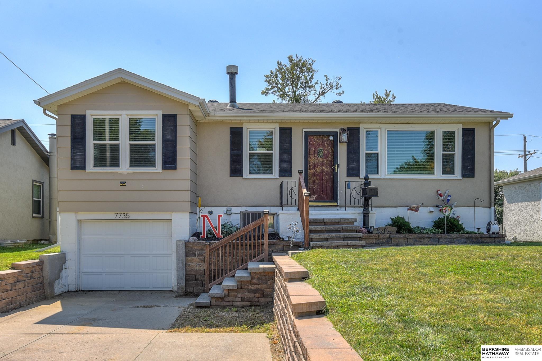 Main St, Omaha, NE 68127