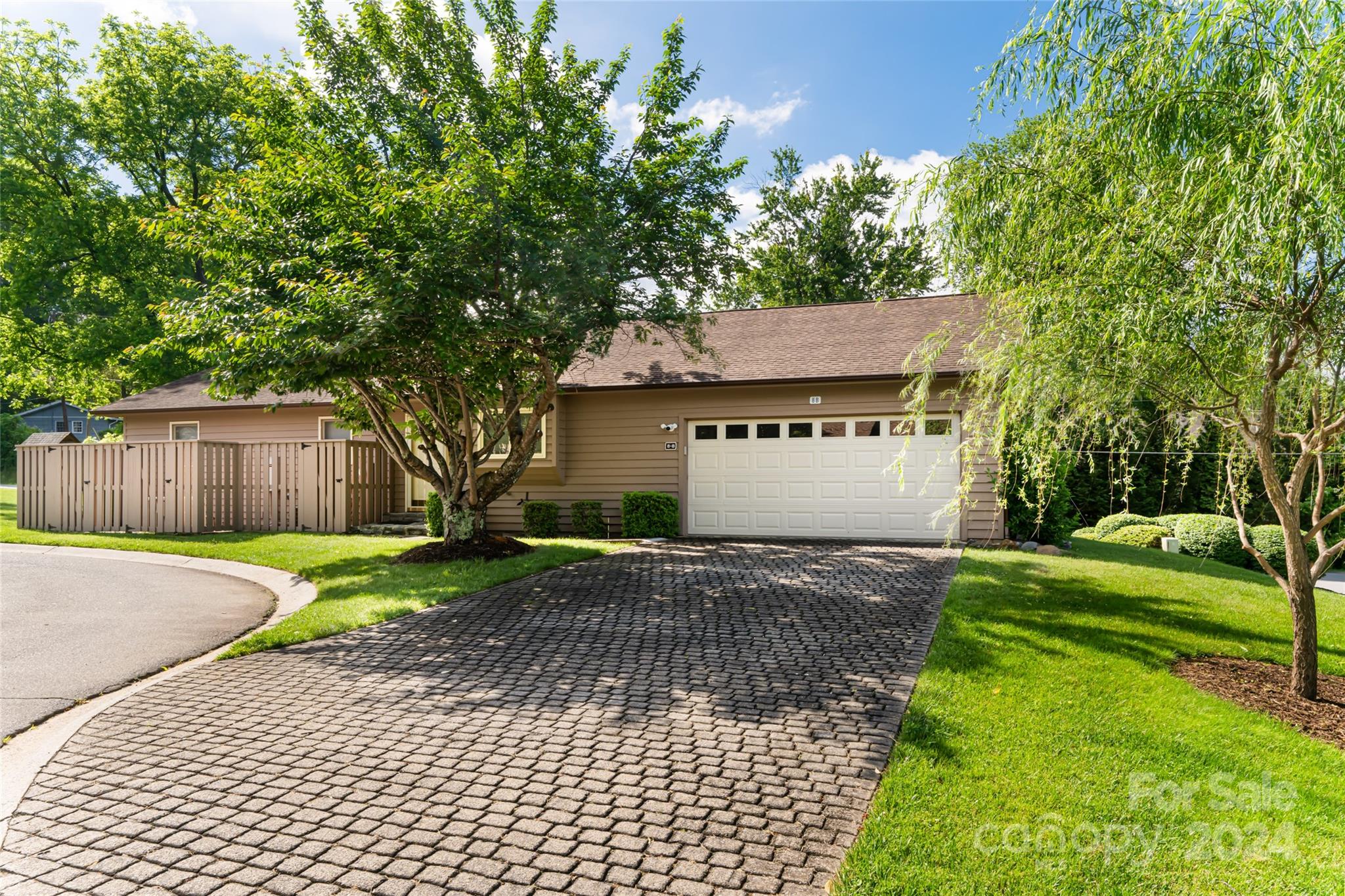 Greenbriar Ct, Asheville, NC 28805