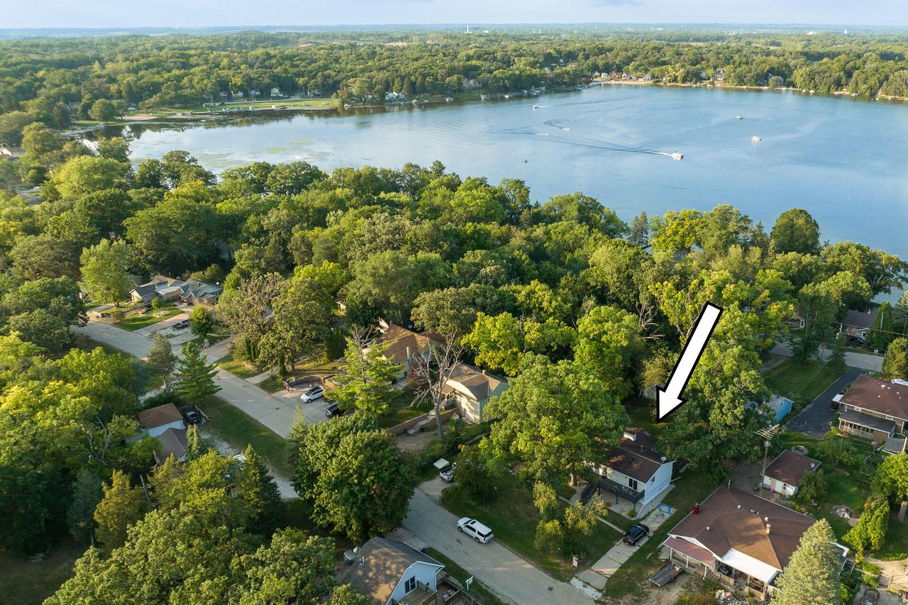 Hillcrest Dr, Burlington, WI 53105