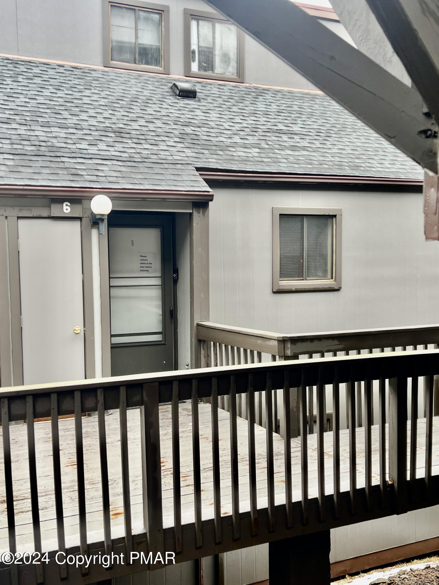 Middle Village Way, Tannersville, PA 18372