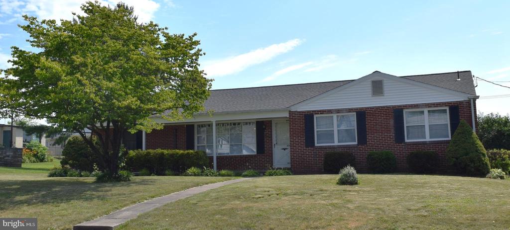 Montgomery Ave, Boyertown, PA 19512