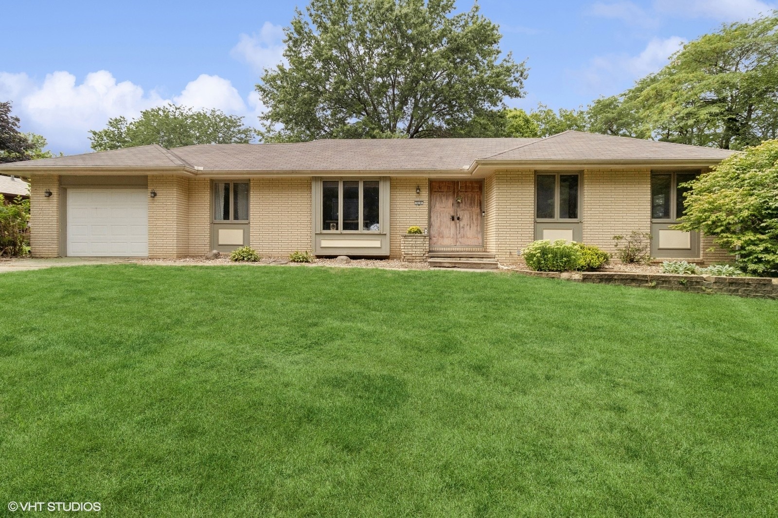 Pleasant St, Carlisle, IA 50047