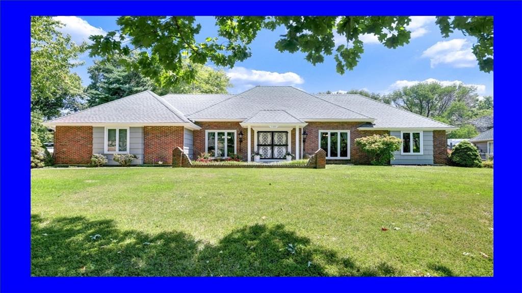 Summit St, Kansas City, MO 64114