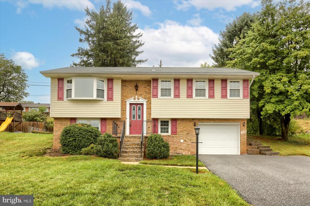 Greenwood Dr, New Cumberland, PA 17070