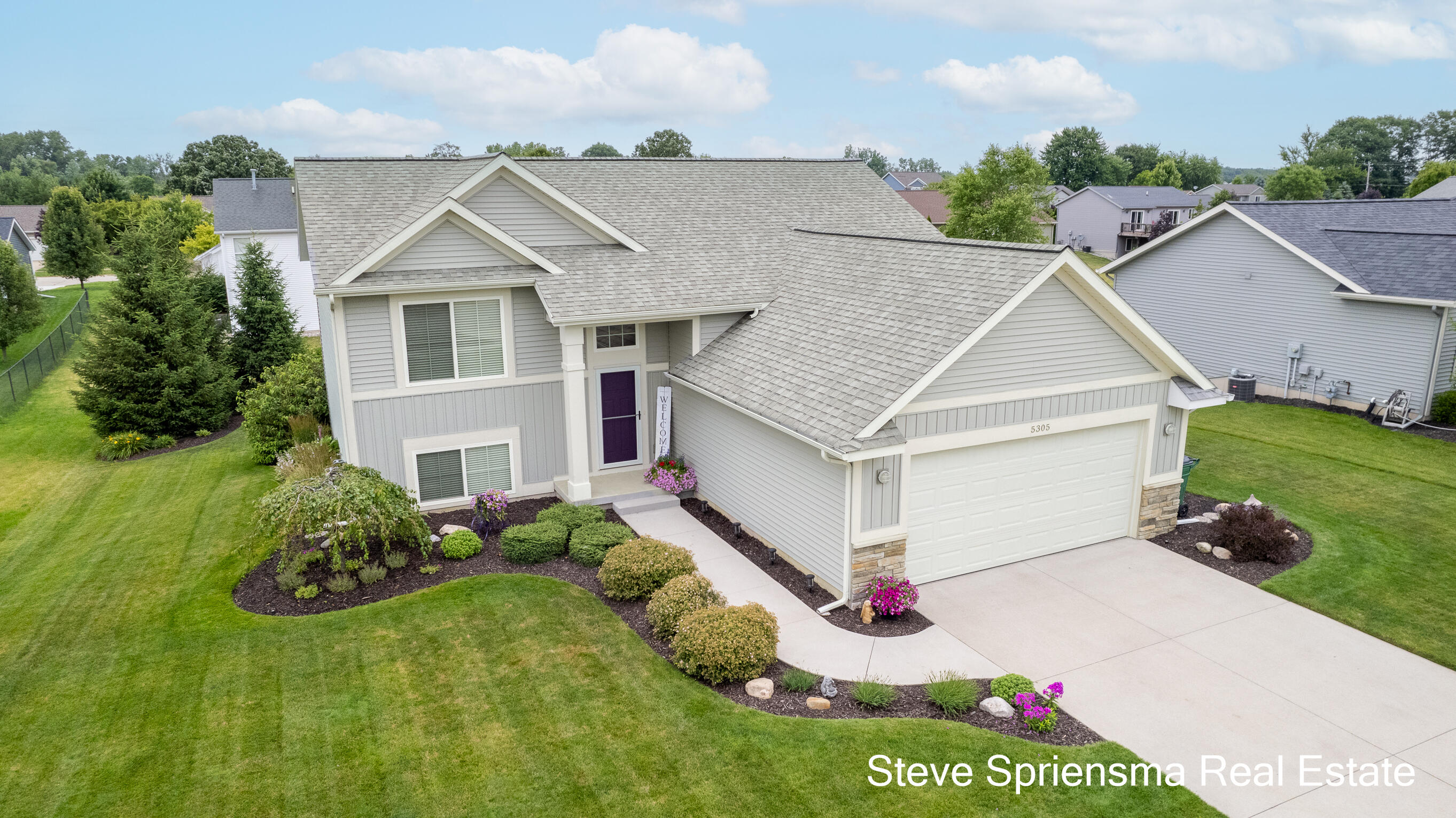Crestfield Ln, Allendale, MI 49401