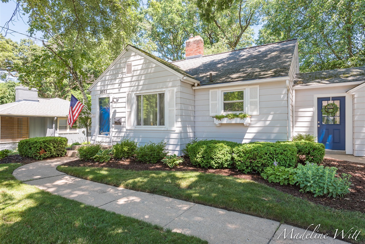 Hall St, Grand Rapids, MI 49506