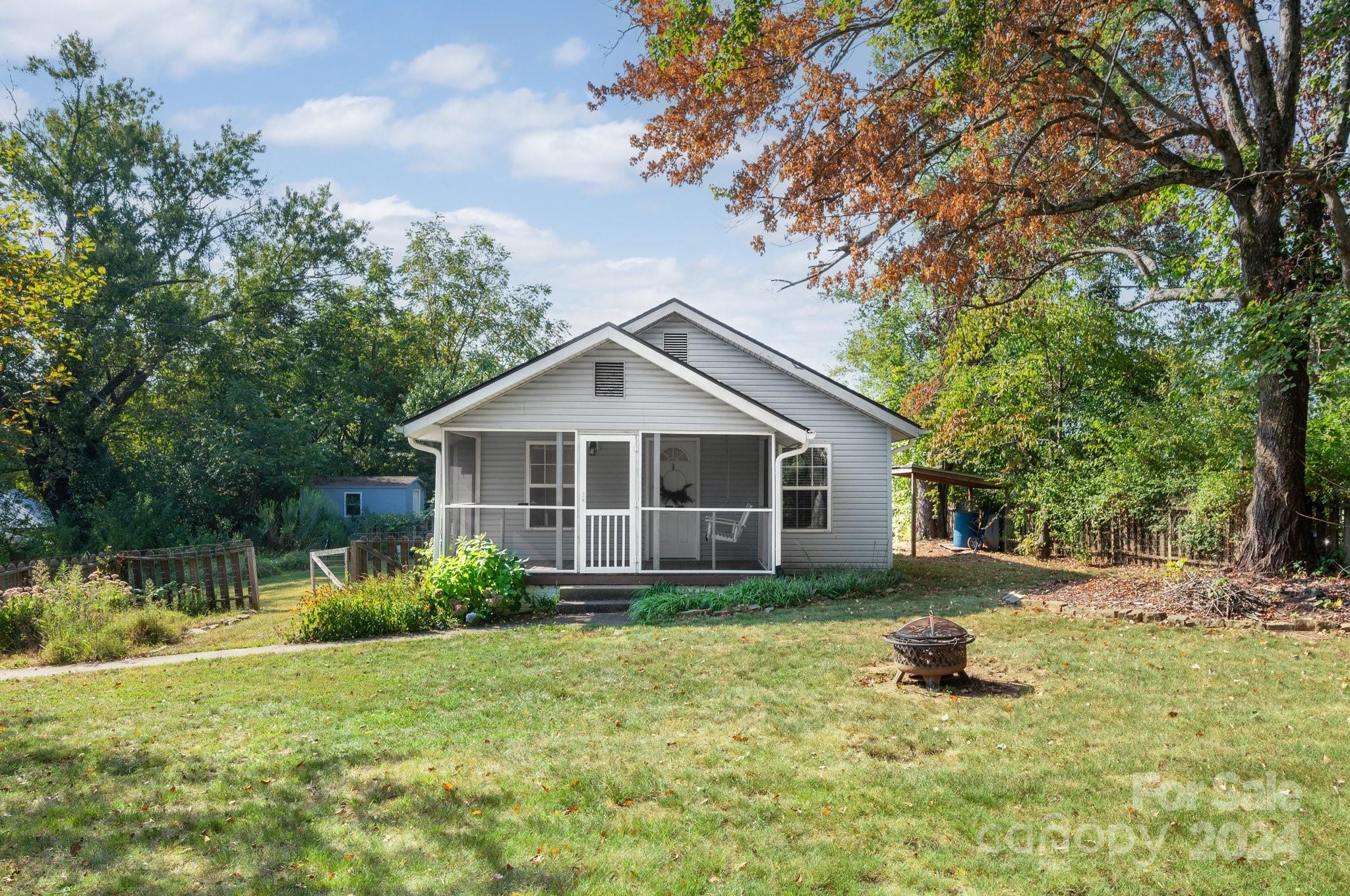 Dogwood Rd, Candler, NC 28715
