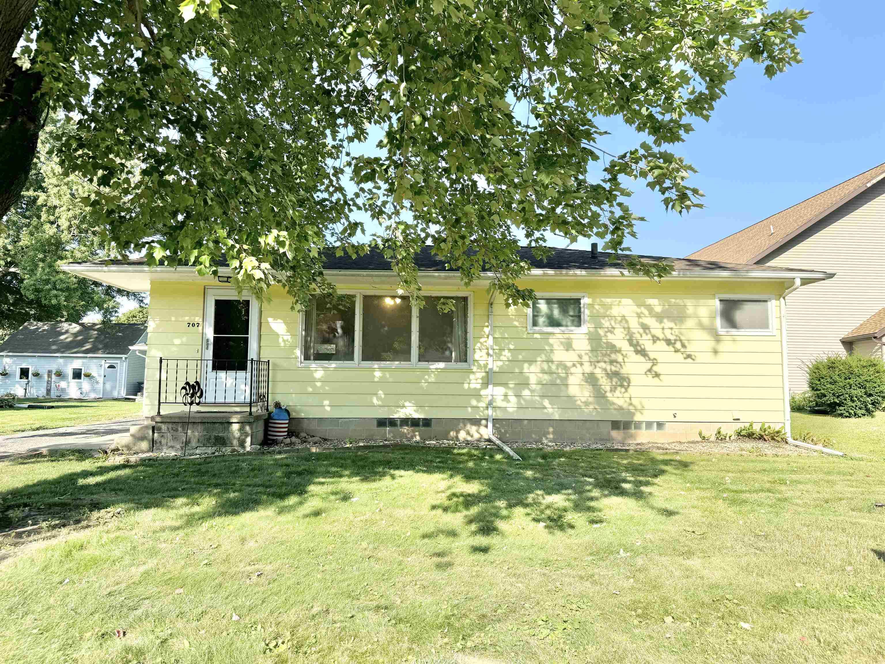 Madison St, LA Porte City, IA 50651