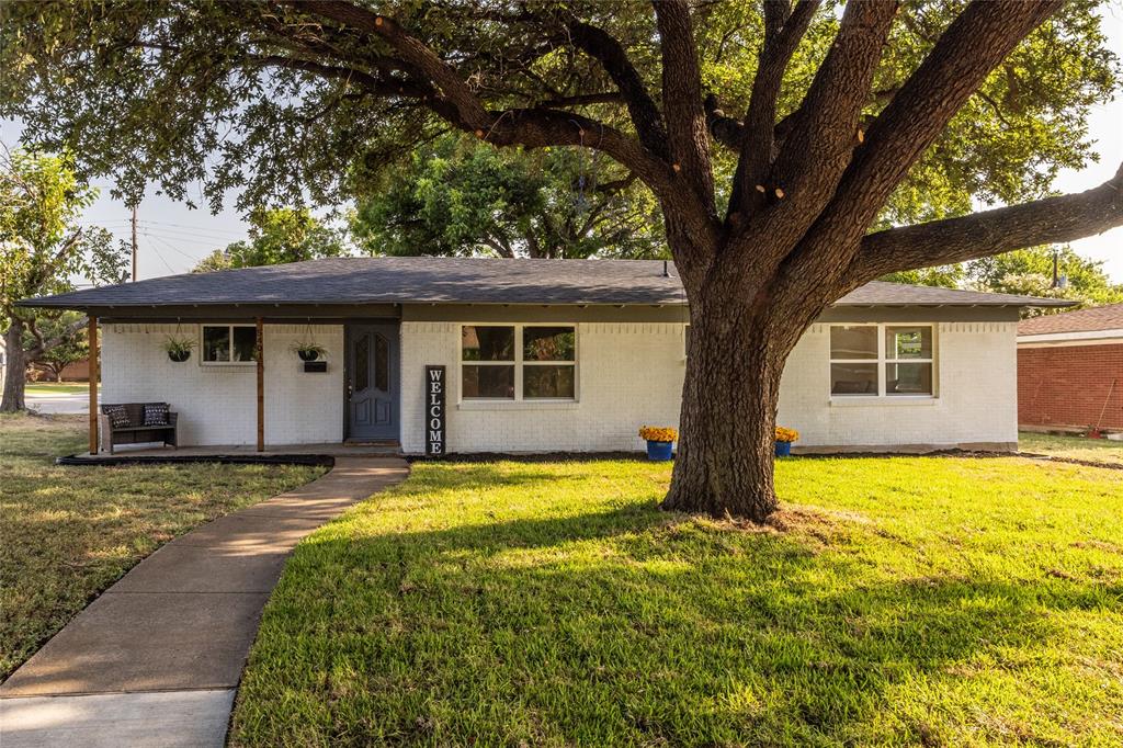 Stephanie Dr, Haltom City, TX 76117