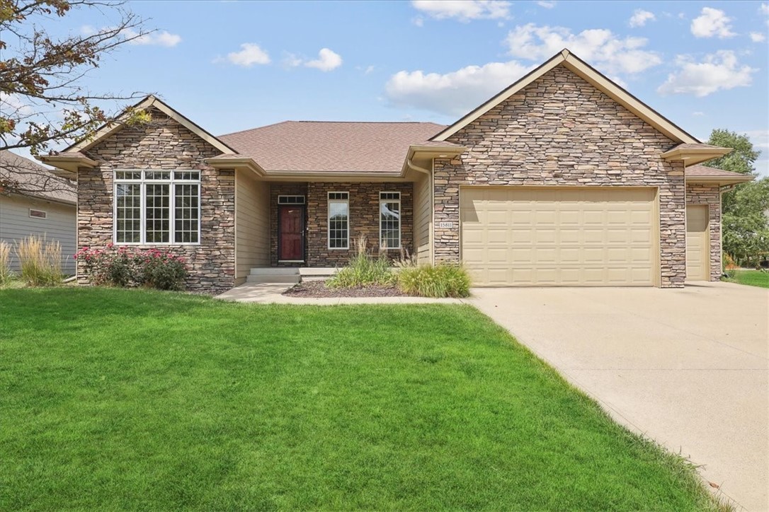 Ridgemont Dr, Urbandale, IA 50323