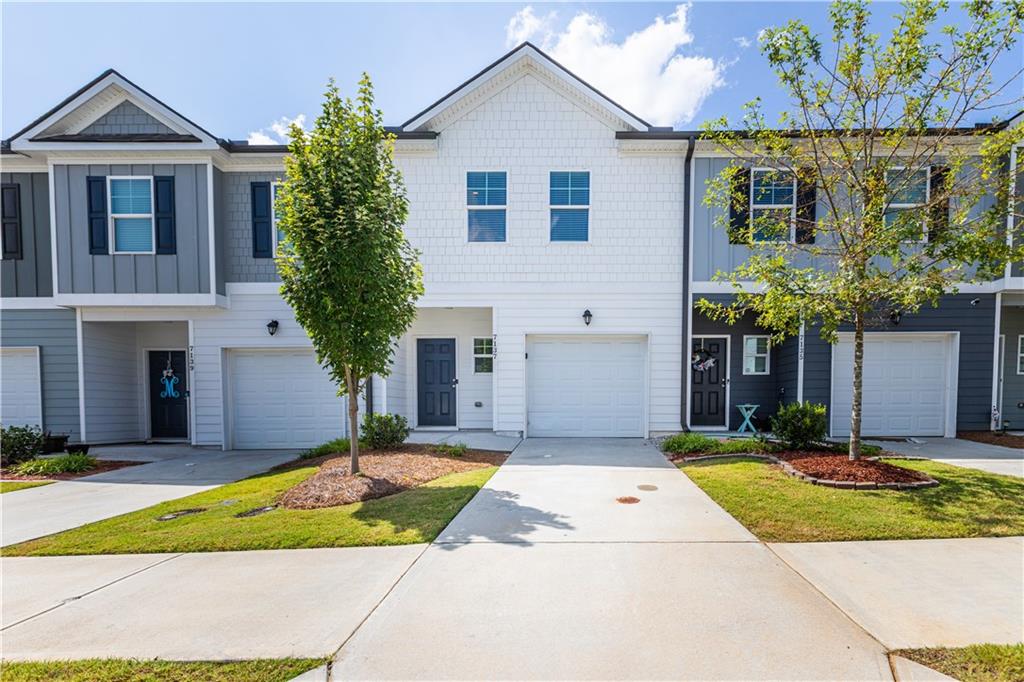 Gladstone Cir, Lithonia, GA 30038