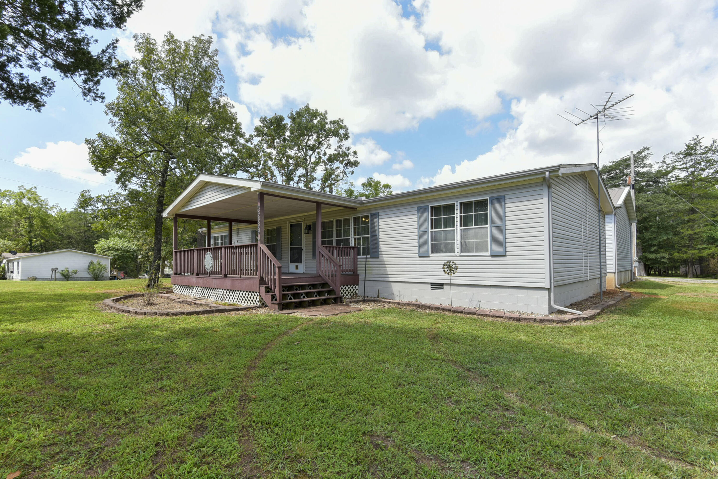 Shawnee Dr, Golden, MO 65658