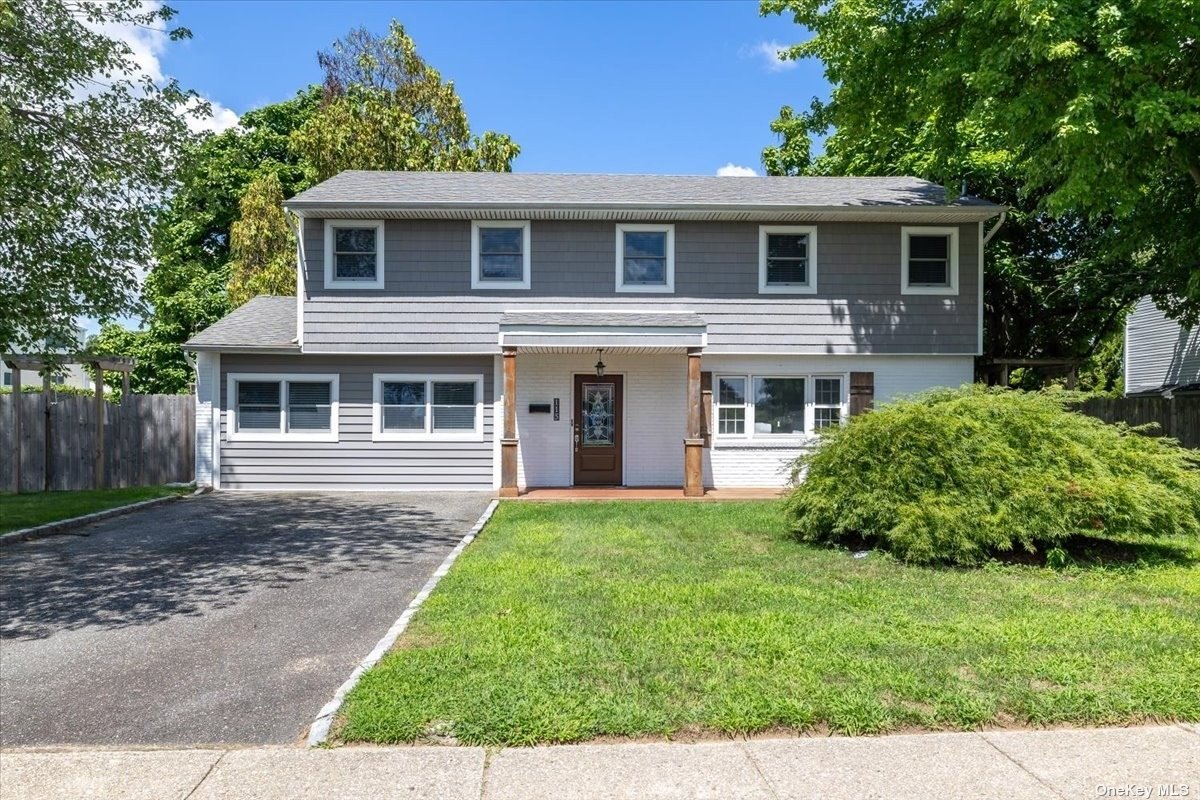 Ketridge St, West Babylon, NY 11704