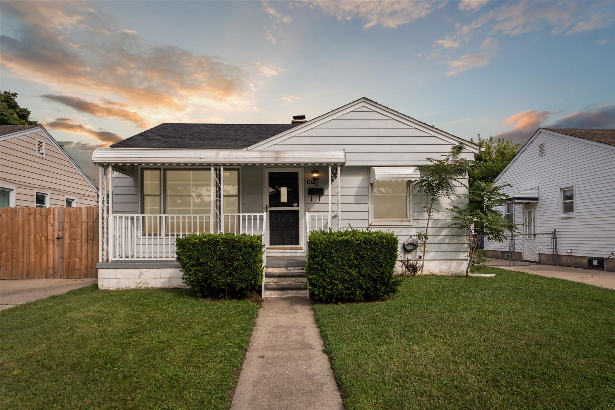 Pingree Ave, Lincoln Park, MI 48146