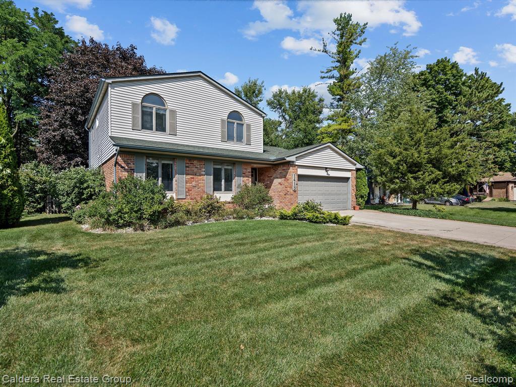 Ogden Dr, Troy, MI 48083