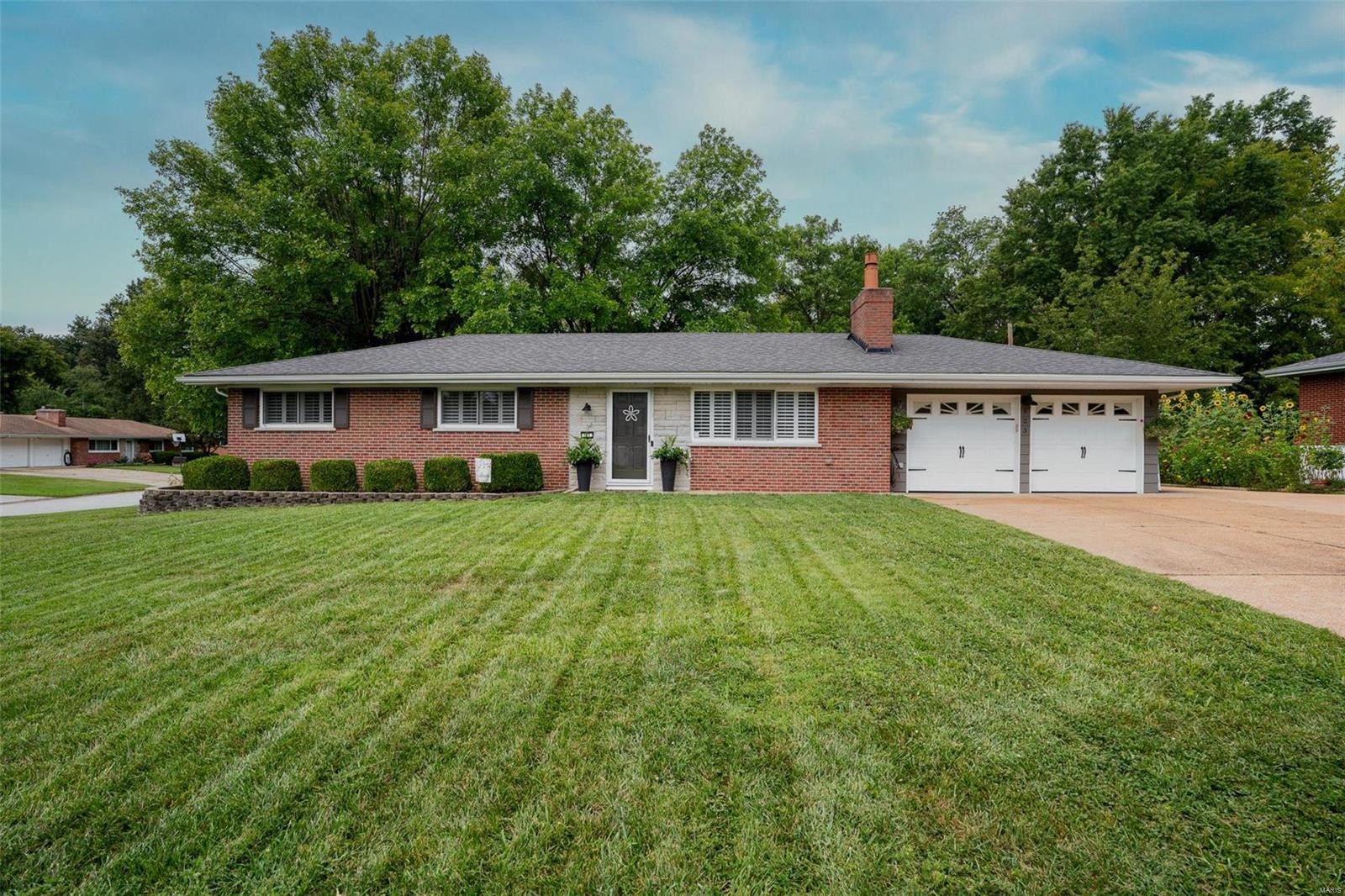 Smith Dr, Ballwin, MO 63011