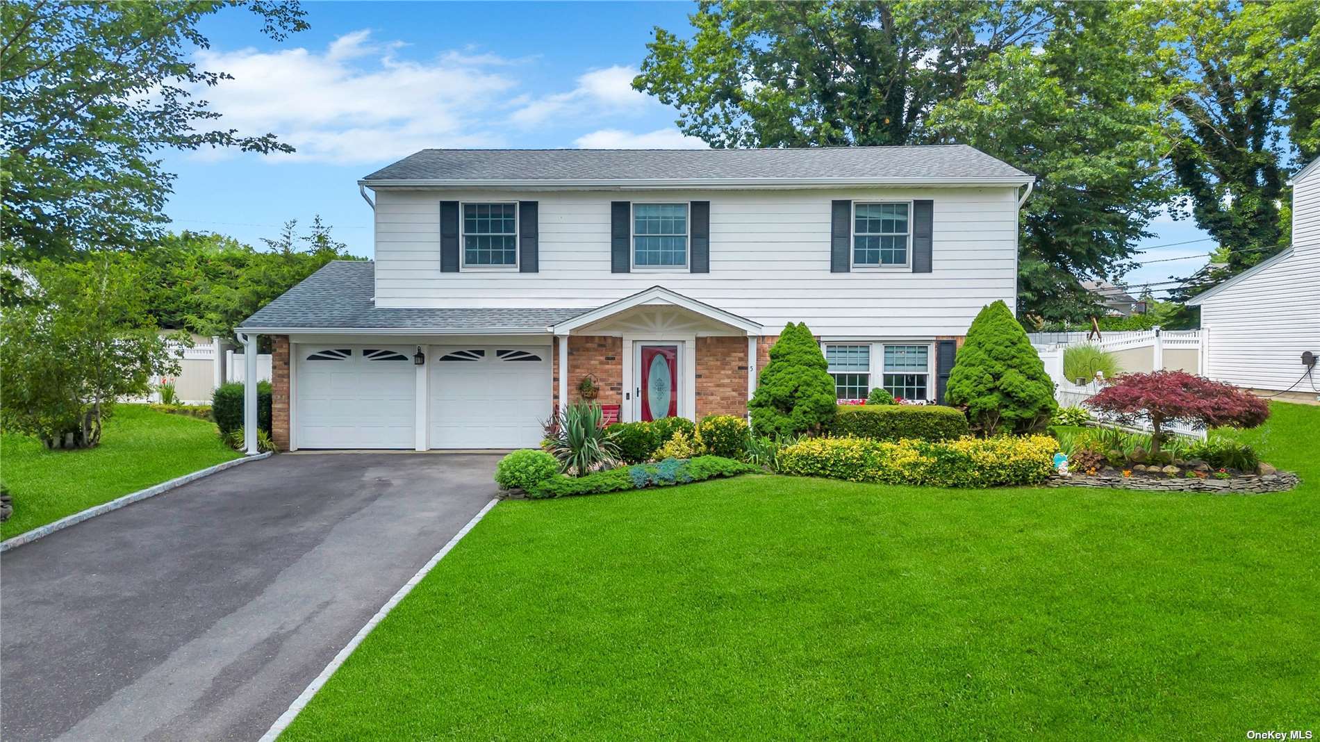 Bond Ln, Nesconset, NY 11767