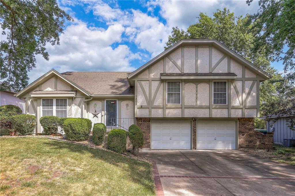 Mic-o-say Dr, Blue Springs, MO 64015