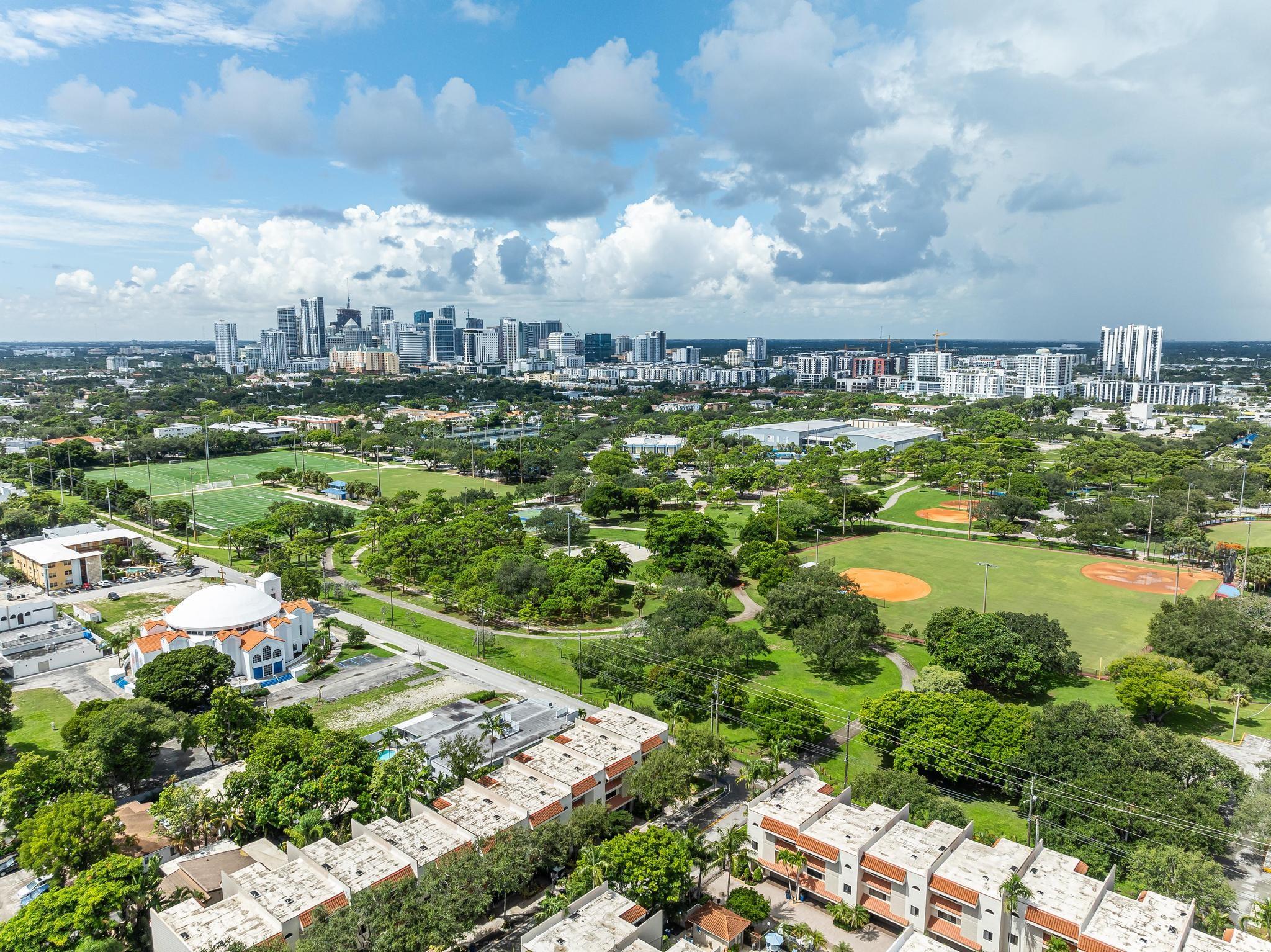 9th St, Fort Lauderdale, FL 33304
